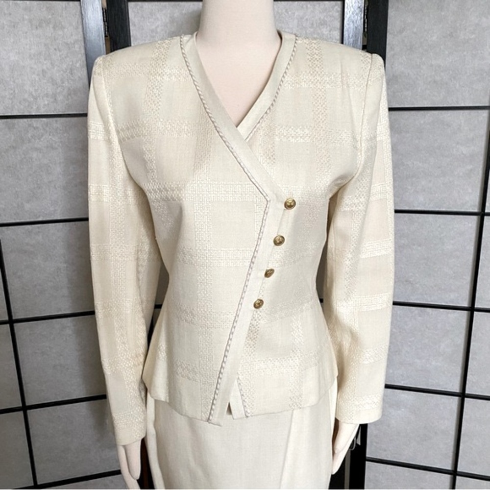 Vintage Albert Nippon Suits  - 2 piece Jacket Skirt Set - Size 6 - NWT